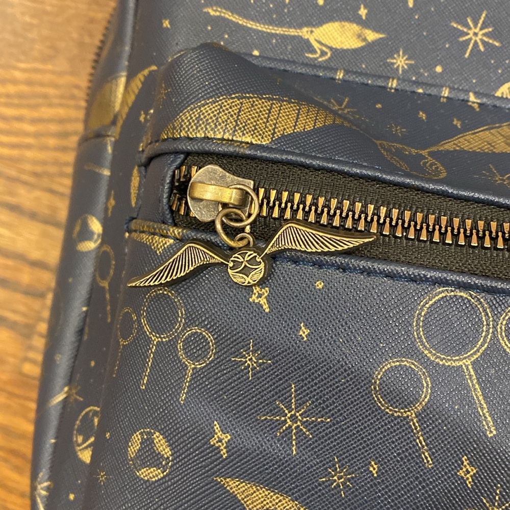 Mini Loungfly Harry Potter backpack - Picture 3 of 6